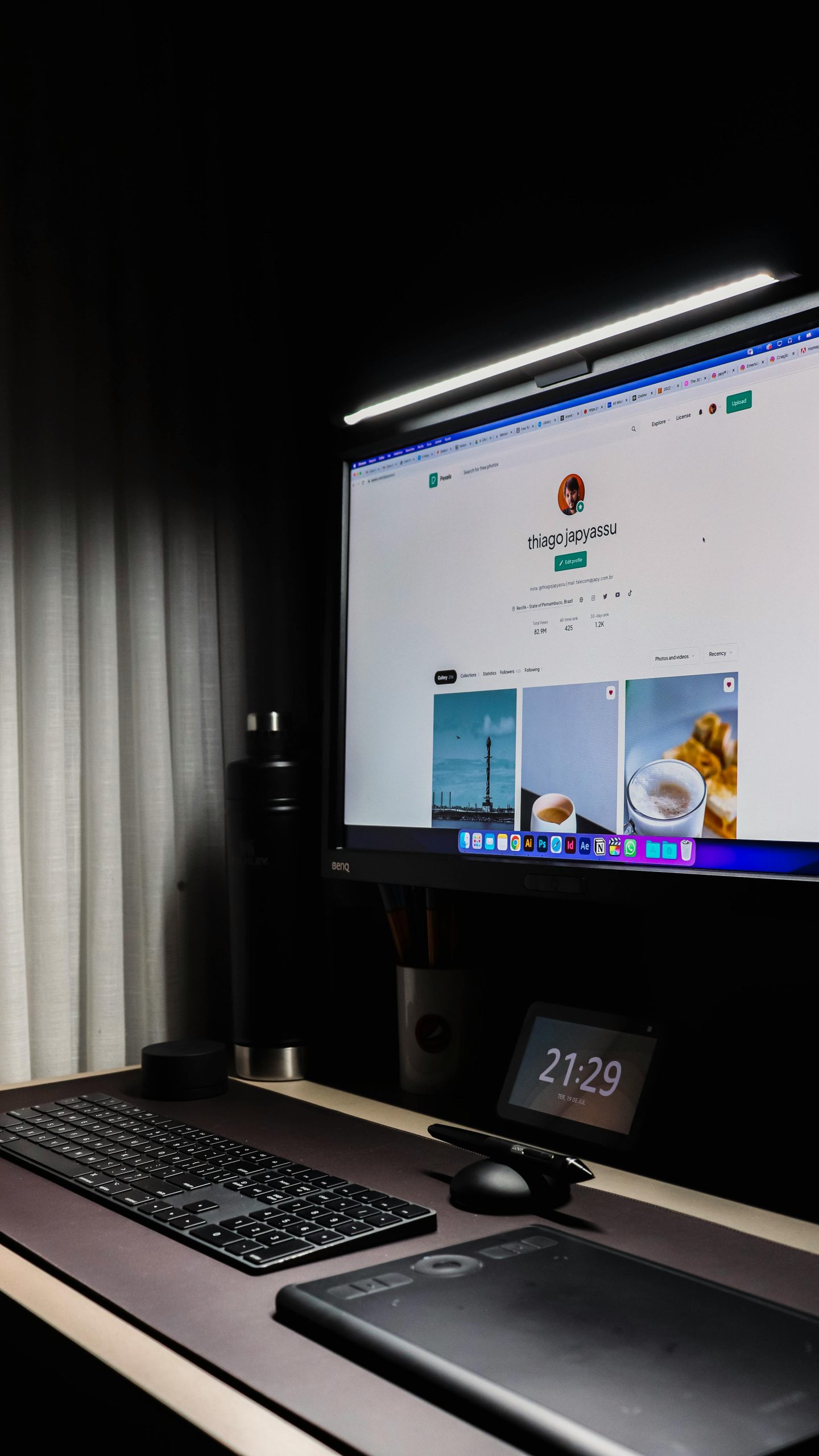 Onze diensten Een computer setup waar een website word gebouwd met wordpress